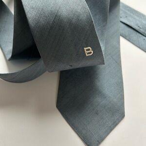 Elegant Gray Men's Tie